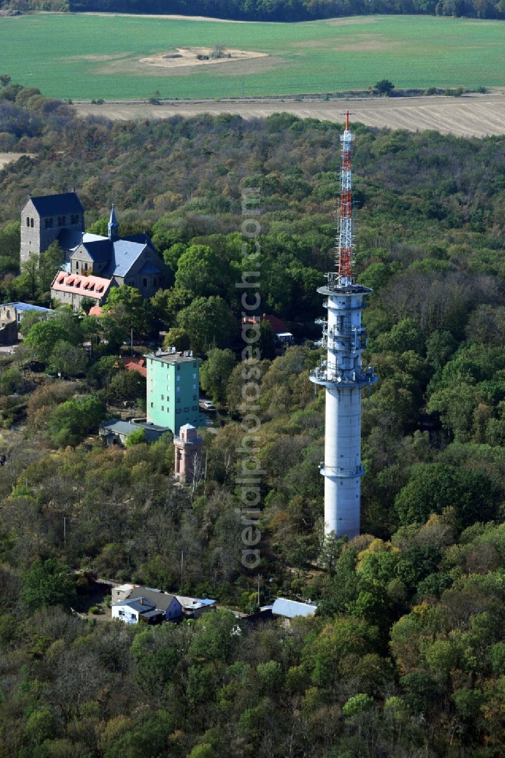 Aerial photograph Petersberg - Radio tower and transmitter on the crest of the mountain range Petersberg in Petersberg in the state Saxony-Anhalt, Germany