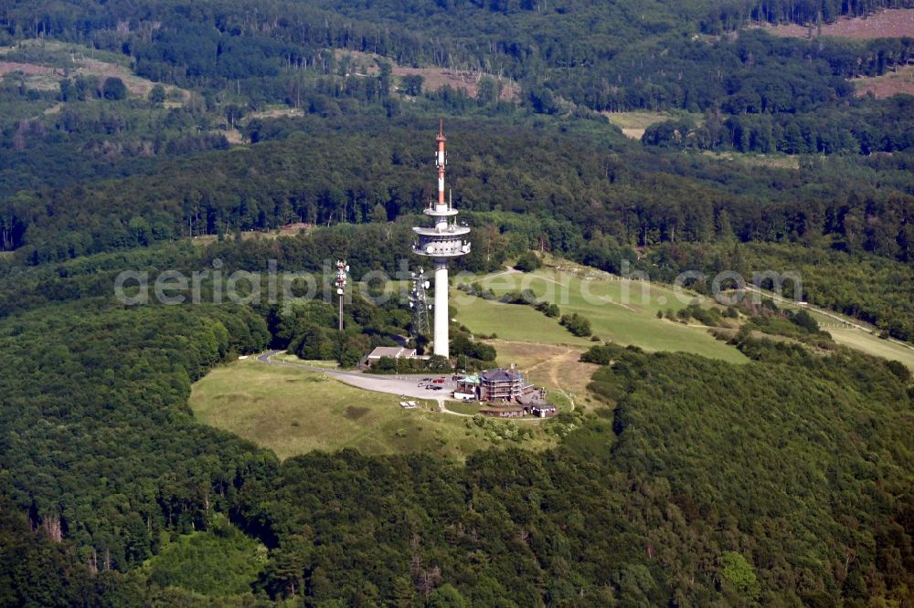 Aerial photograph Lügde - Radio tower and transmitter on the crest of the mountain Koeterberg in Luegde in the state North Rhine-Westphalia, Germany