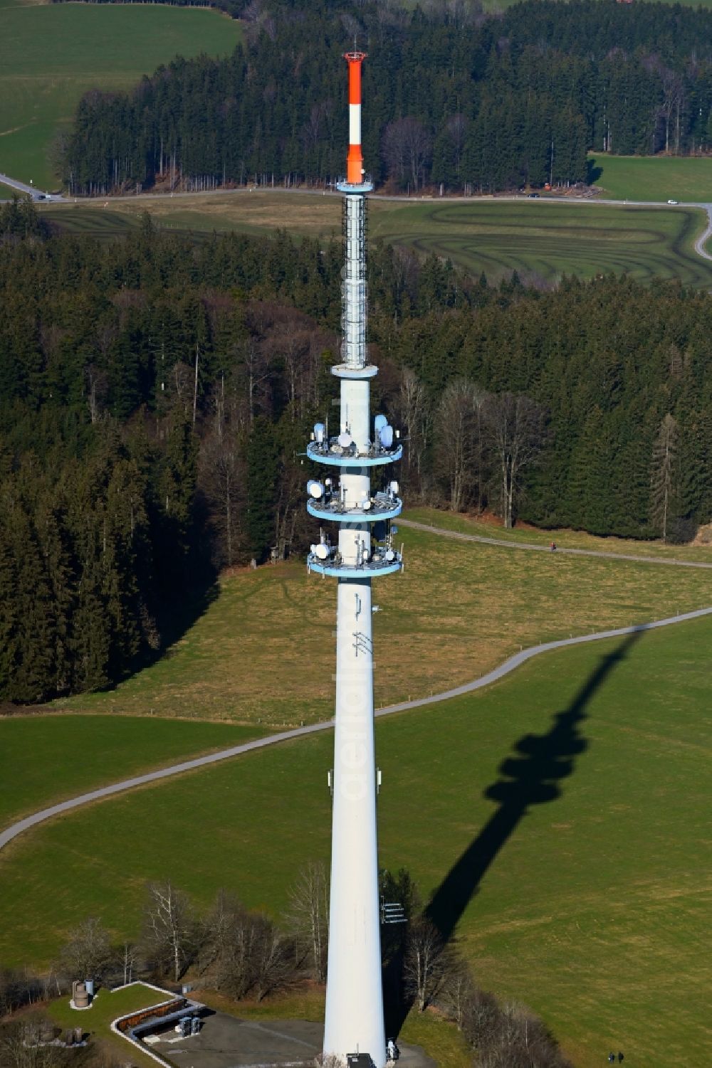 Aerial image Hohenpeißenberg - Radio tower and transmitter on the crest of the mountain range Sendeturm BR in Hohenpeissenberg in the state Bavaria, Germany