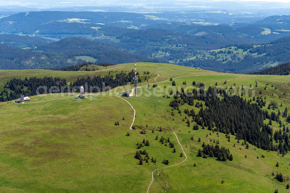 Feldberg (Schwarzwald) from the bird's eye view: Landscape at the radio tower and transmitters on the crest of the mountain Feldberg (Schwarzwald) in the Black Forest in the state Baden-Wurttemberg. Clear view to the Swiss Alps
