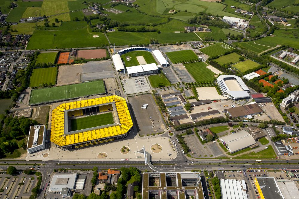 Aerial photograph Aachen - Football stadium tivoli of the football club TSV Alemannia Aachen GmbH on the Am Sportpark Soers in Aachen in the state North Rhine-Westphalia, Germany
