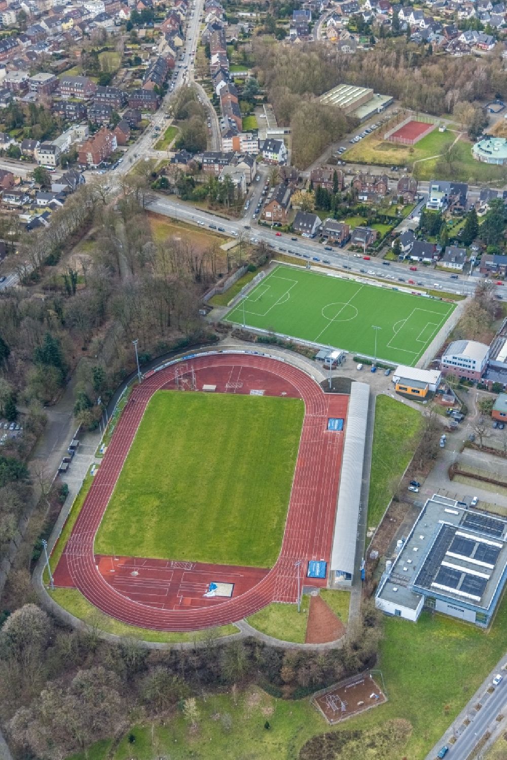 Aerial image Bottrop - Football stadium Jahnstadion of the football club Schalke 04 ad Dieter-Renz-Hall in Bottrop at Ruhrgebiet in the state North Rhine-Westphalia