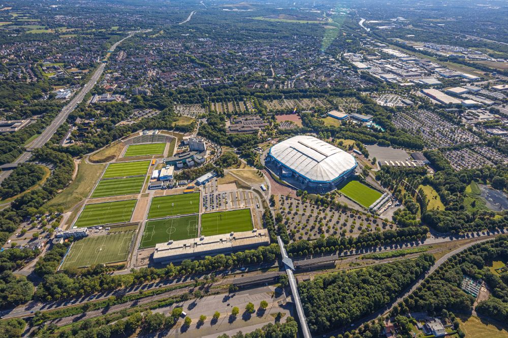 Aerial photograph Gelsenkirchen - Football stadium of the football club FC Schalke 04 - VELTINS-Arena in the district Erle in Gelsenkirchen at Ruhrgebiet in the state North Rhine-Westphalia, Germany