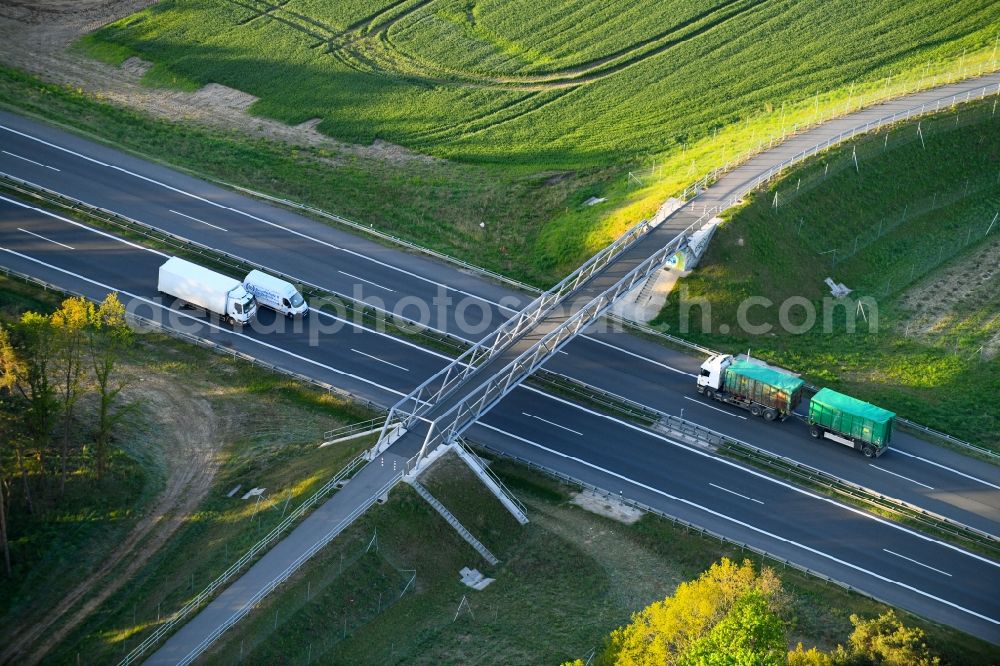 Aerial image Flatow - Pedestrian bicycle bridge over the A24 m area Kuhhorst-Flatow, between the junctions Fehrbellin and Kremmen, in Flatow in the federal state Brandenburg, Germany
