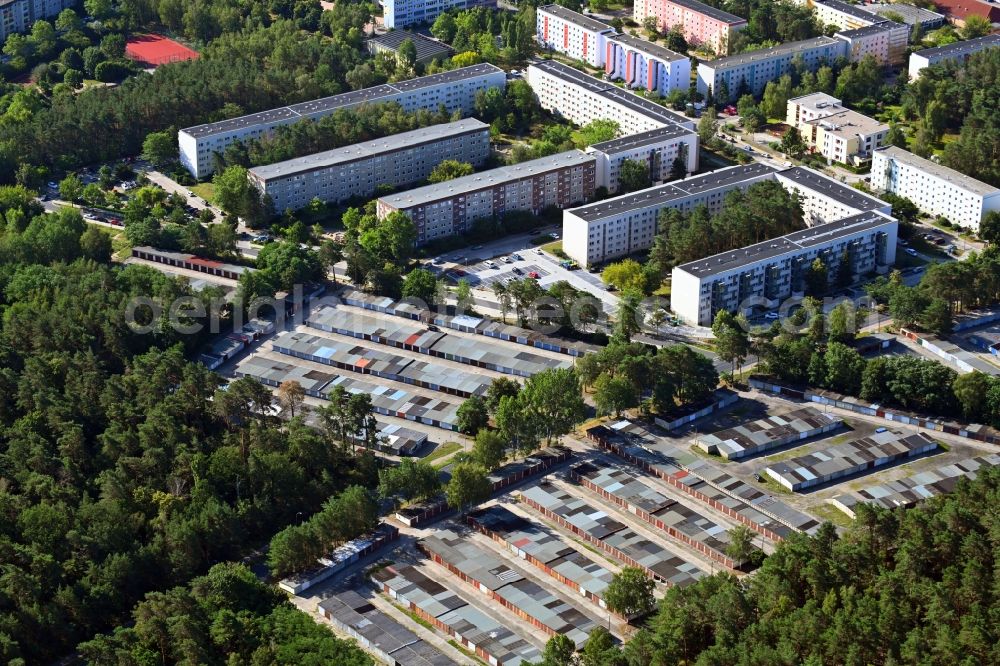 Aerial photograph Ludwigsfelde - Garages - grounds for automobiles on street Brandenburgischen Strasse in Ludwigsfelde in the state Brandenburg, Germany