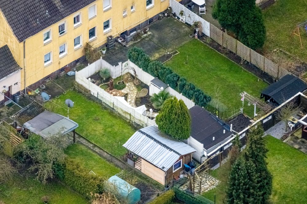 Aerial photograph Hamm - Garden at the building of a multi-family residential building Am Roggenkamp in the district Heessen in Hamm at Ruhrgebiet in the state North Rhine-Westphalia, Germany