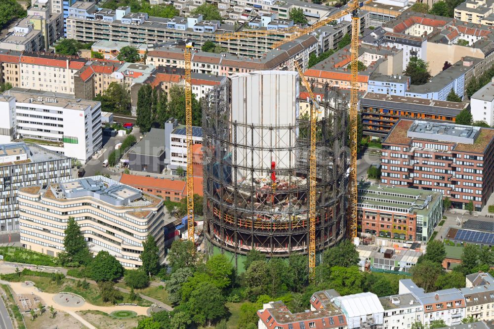 Aerial image Berlin - Gasometer high storage tank during conversion and renovation in the district Schoeneberg in Berlin, Germany