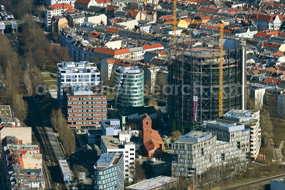 Aerial photograph Berlin - Gasometer high storage tank during conversion and renovation in the district Schoeneberg in Berlin, Germany