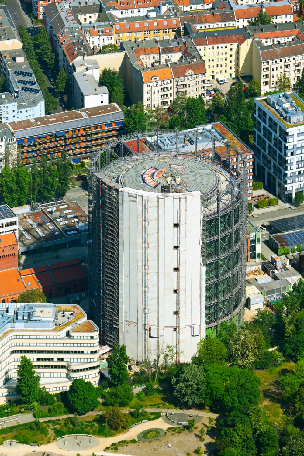 Aerial photograph Berlin - Gasometer high storage tank during conversion and renovation in the district Schoeneberg in Berlin, Germany