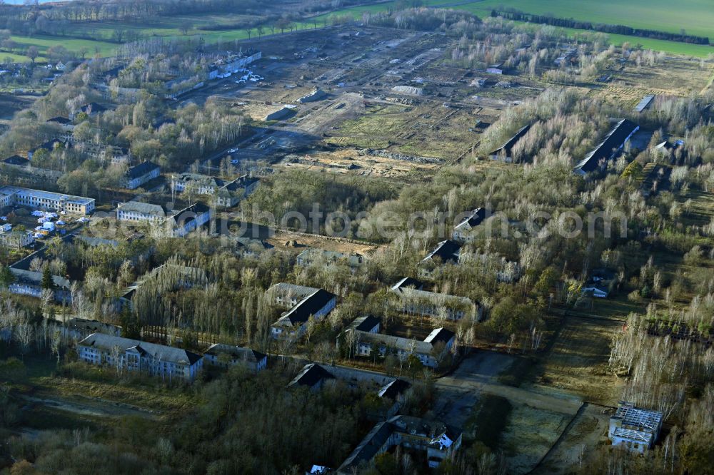 Aerial photograph Potsdam - Building complex of the former military barracks of Entwicklungstraeger Potsdam GmbH on Krampnitzsee in Fahrland in the state Brandenburg, Germany