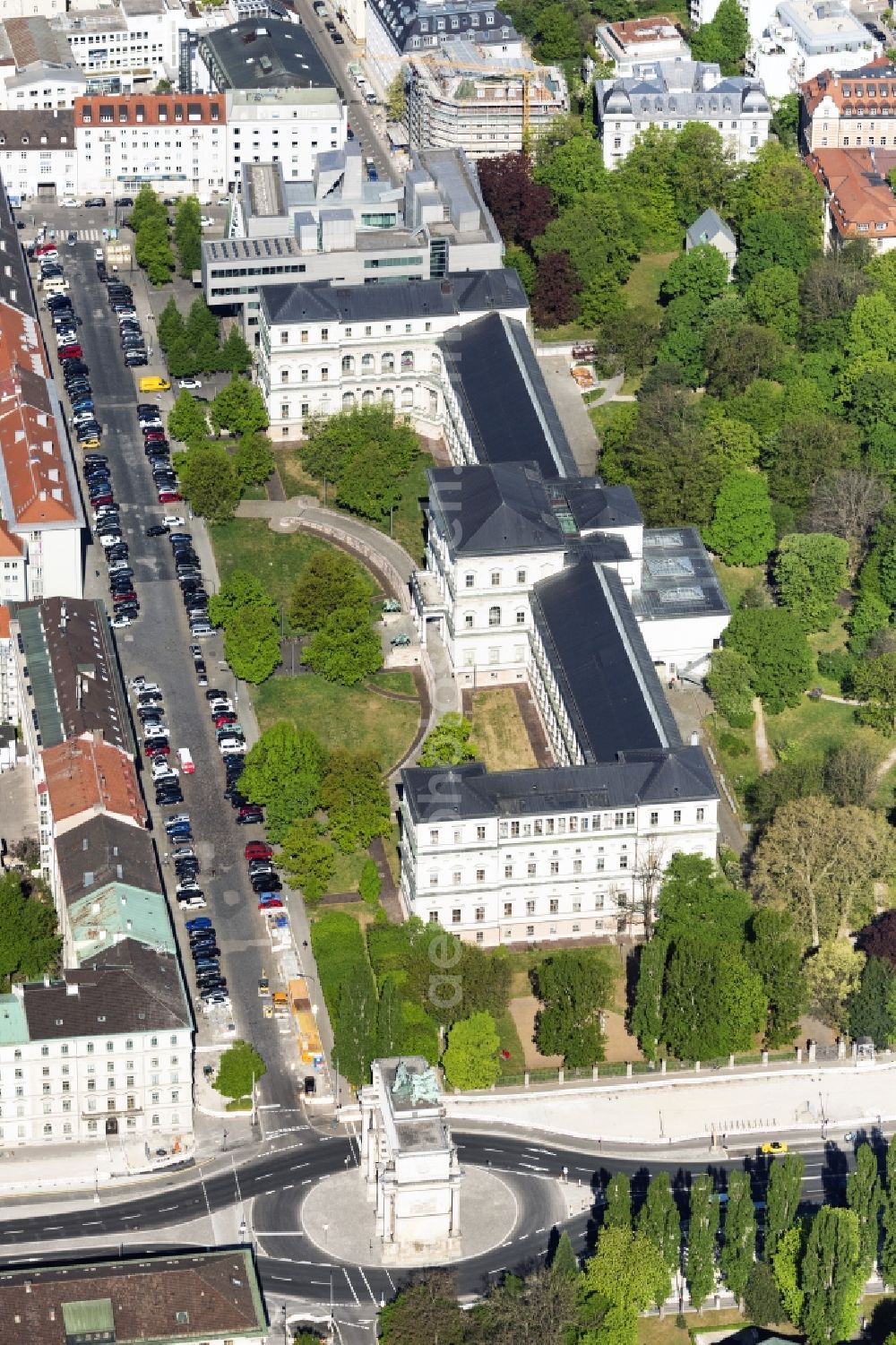Aerial photograph München - Building complex of the university Kunstakademie in Munich in the state Bavaria
