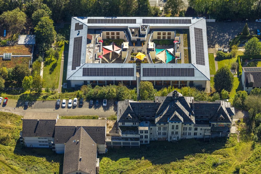 Elspe from the bird's eye view: Building of the retirement home - senior residence of the Caritas-Tagespflege Elspe with a view of the ruins of the old St. Franziskus-Haus on Bielefelder Strasse in Elspe in the state North Rhine-Westphalia, Germany