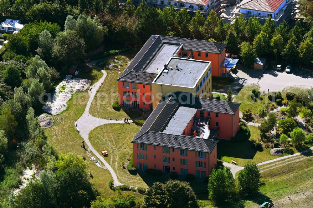 Aerial photograph Zingst - Building the retirement home DRK-Wohnanlage Bernsteinblick on street Mueggenburger Weg in Zingst at the baltic sea coast in the state Mecklenburg - Western Pomerania, Germany