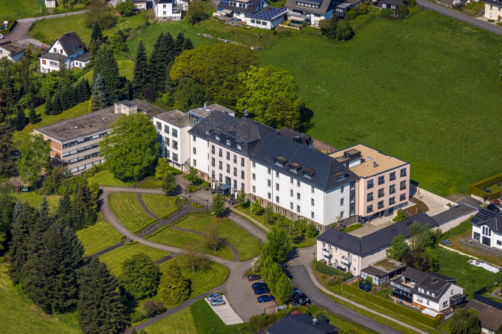Aerial image Arnsberg - - building of the old people's home - senior citizen's residence of the home Elisabeth and the sister's home in the district of Gloesingen in Arnsberg in the federal state North Rhine-Westphalia