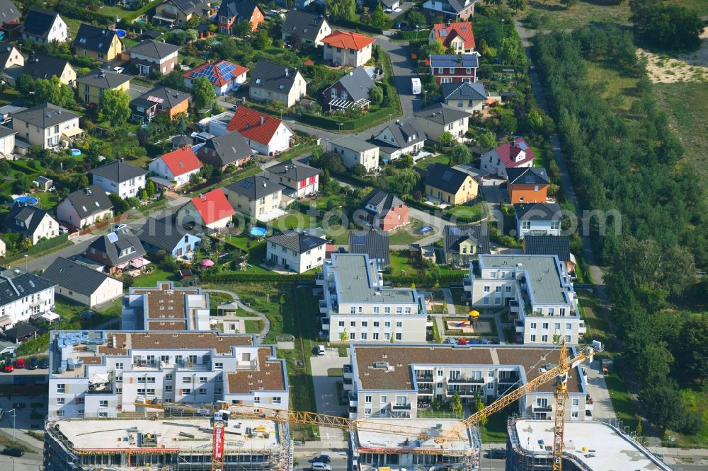 Aerial image Berlin - Retirement home - retirement of Johanniter Betriebsgesellschaft mbH on Strasse on Flugplatz corner Eisenhutweg in Berlin, Germany