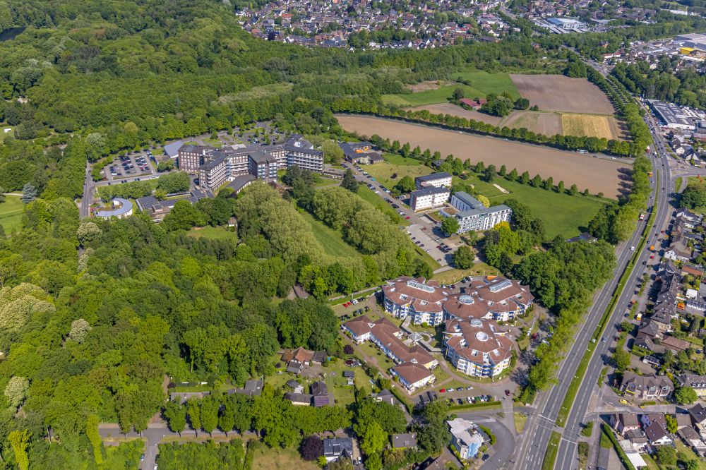 Bottrop from above - Building the retirement home KWA Stift Urbana in Stadtgarten at the Kirchhellener street in Bottrop in the state North Rhine-Westphalia