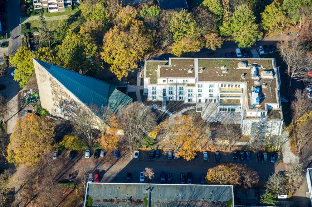 Aerial photograph Gelsenkirchen - Building of the retirement home - retirement Seniorenpark Gelsenkirchen-Buer and the Stephanuskirche on Westerholter Strasse in Gelsenkirchen in the state North Rhine-Westphalia, Germany