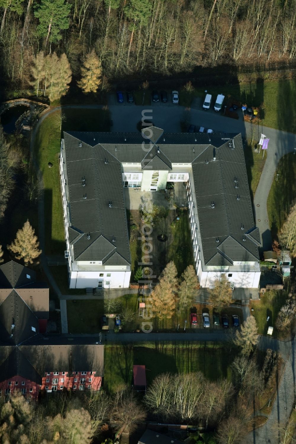 Aerial photograph Bergfelde - Building the retirement home Seniorenzentrum Elisabeth on Herthastrasse in Bergfelde in the state Brandenburg