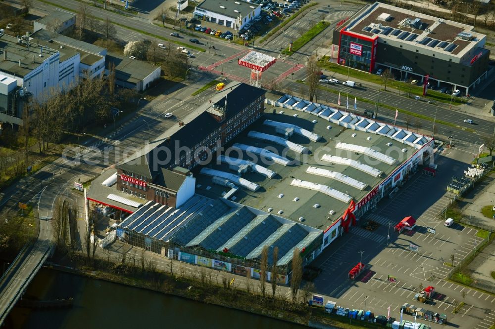 Berlin from the bird's eye view: Building of the branch of the Bauhaus hardware store Schnellerstrasse - federal road B96a in the district of Niederschoeneweide in Berlin