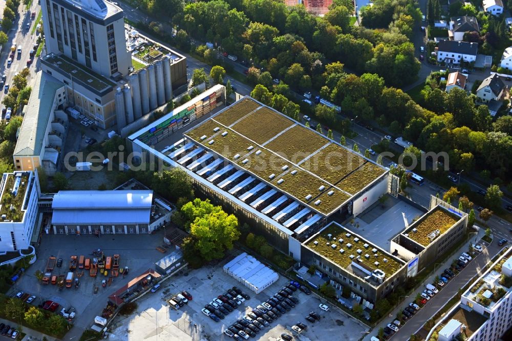 Aerial image München - Building of the construction market of KRAFT Baustoffe GmbH on Drygalski-Allee in the district Obersendling in Munich in the state Bavaria, Germany