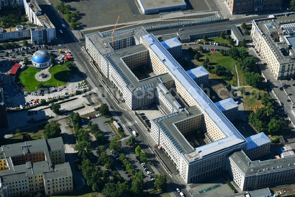 Aerial photograph Berlin - Federal Ministry of Finance, former Reich Air Transport Ministry / Ministry of Aviation and after the House of Ministeries of the GDR, in the Detlev-Rohwedder Building