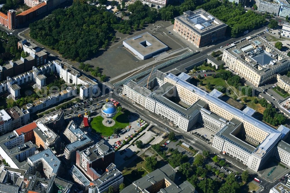 Berlin from the bird's eye view: Federal Ministry of Finance, former Reich Air Transport Ministry / Ministry of Aviation and after the House of Ministeries of the GDR, in the Detlev-Rohwedder Building
