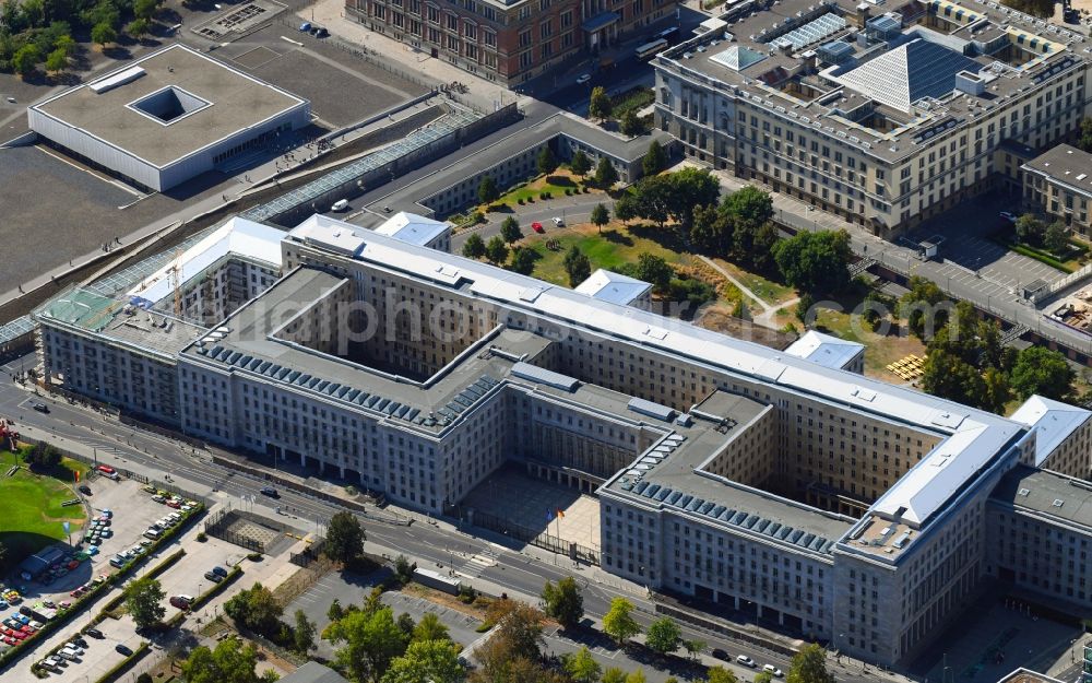 Berlin from above - Federal Ministry of Finance, former Reich Air Transport Ministry / Ministry of Aviation and after the House of Ministeries of the GDR, in the Detlev-Rohwedder Building