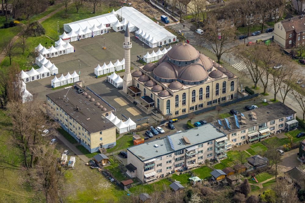 Duisburg from the bird's eye view: Building the DITIB mosque at Warbruck street in Duisburg-Marxloh in North Rhine-Westphalia