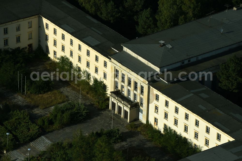 Bogensee from above - Vacant, unused building the former headquarters youth school and the Villa Waldhof on place Platz der Freundschaft the formerly Free German Youth of the former GDR in Bogensee in the state Brandenburg