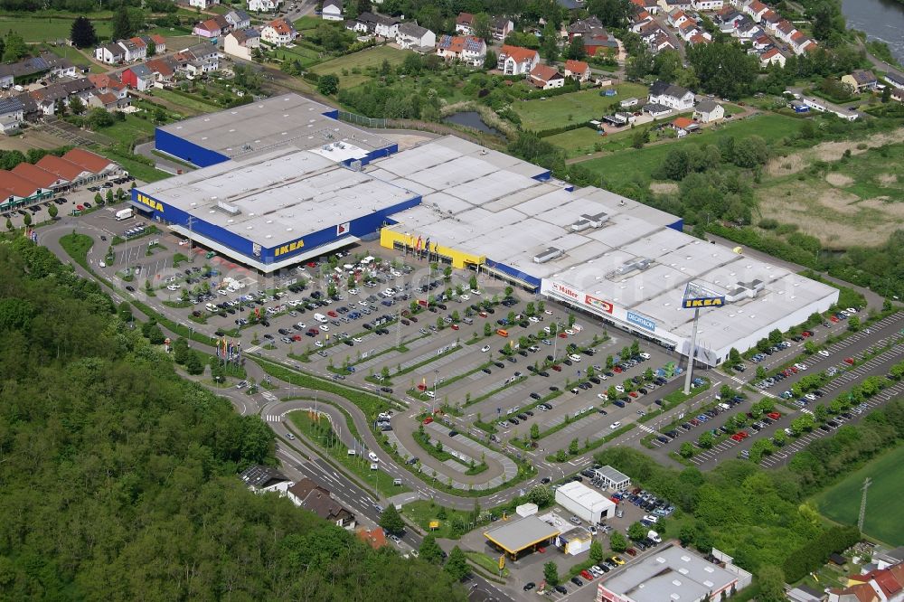 Aerial photograph Saarlouis - Building the shopping center the IKEA furniture store in Saarlouis in the state Saarland
