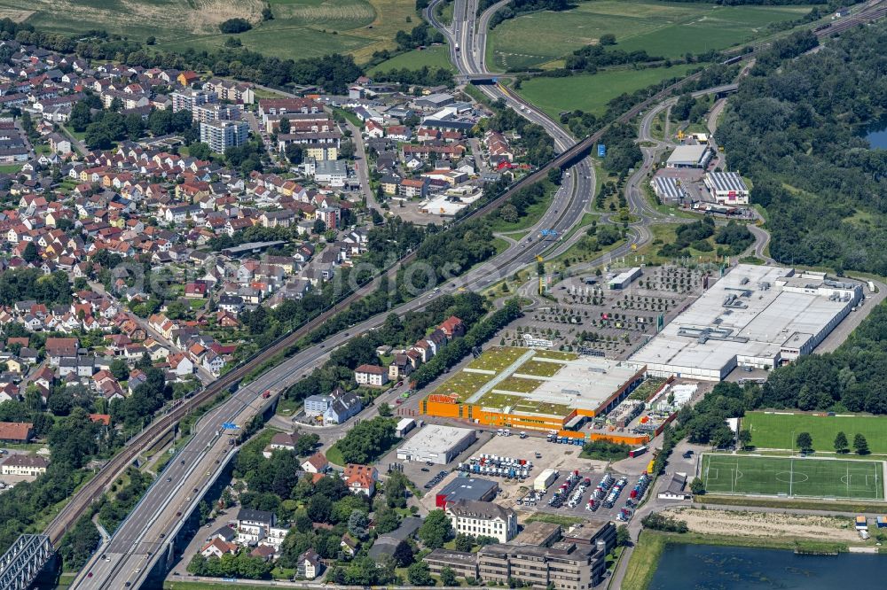 Aerial photograph Wörth am Rhein - Building of the shopping center Maximilianscenter in the district Maximiliansau in Woerth am Rhein in the state Rhineland-Palatinate