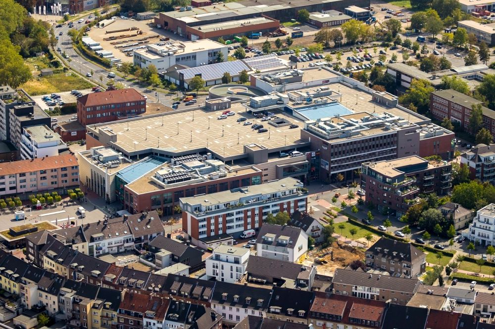 Aerial photograph Dinslaken - Building of the shopping center Neutor Galerie on Saarstrasse in Dinslaken in the state North Rhine-Westphalia