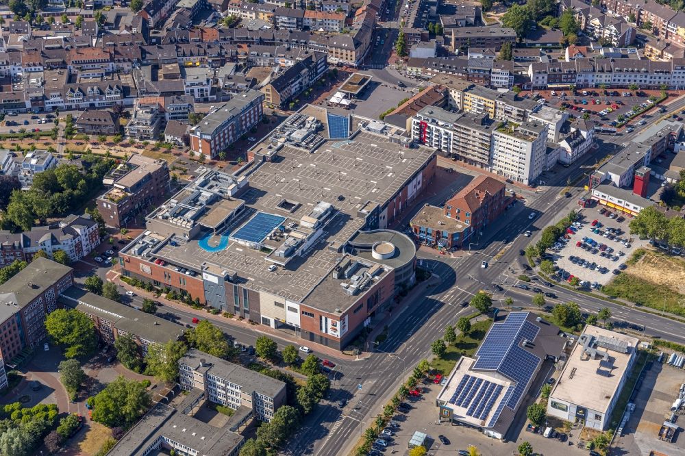 Aerial image Dinslaken - Building of the shopping center Neutor Galerie on Saarstrasse in Dinslaken in the state North Rhine-Westphalia