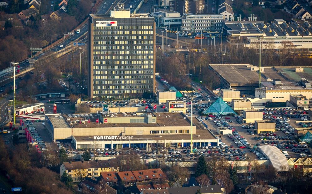 Aerial photograph Mülheim an der Ruhr - Building of the shopping center RRZ Rhein-Ruhr Zentrum on Humboldtrng in Muelheim on the Ruhr in the state North Rhine-Westphalia