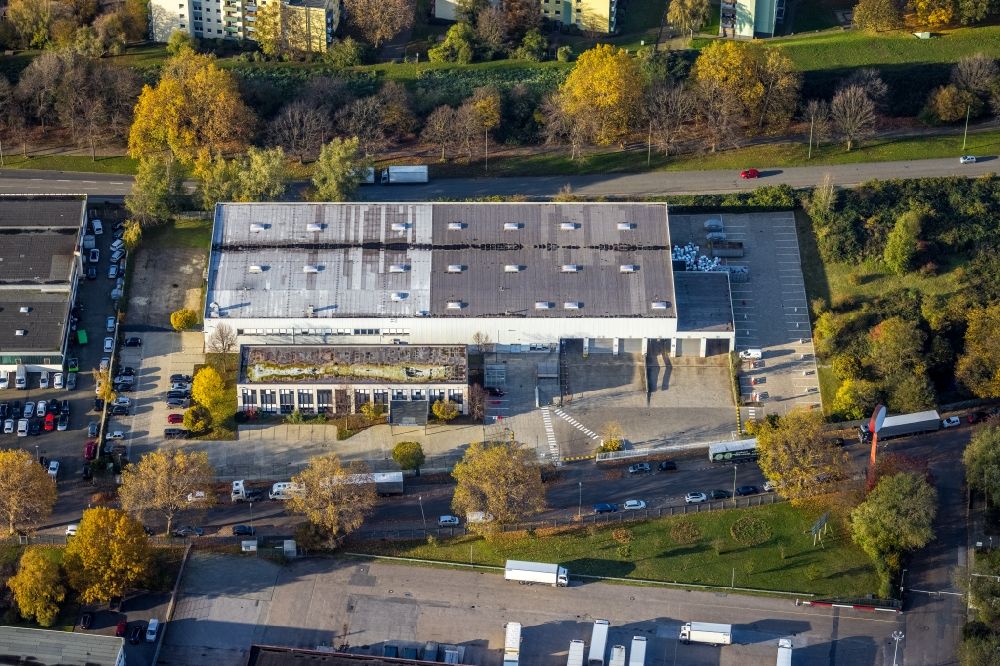 Aerial photograph Duisburg - Building of the store - furniture market Amazon on Daimlerstrasse in the district Neumuehl in Duisburg in the state North Rhine-Westphalia, Germany