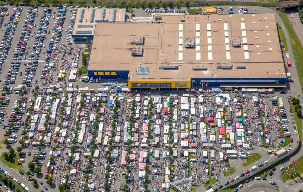 Aerial image Duisburg - Building of the store - furniture market IKEA Moebel & Einrichtungshaus Duisburg on Beecker Strasse in the district Meiderich-Beeck in Duisburg in the state North Rhine-Westphalia, Germany