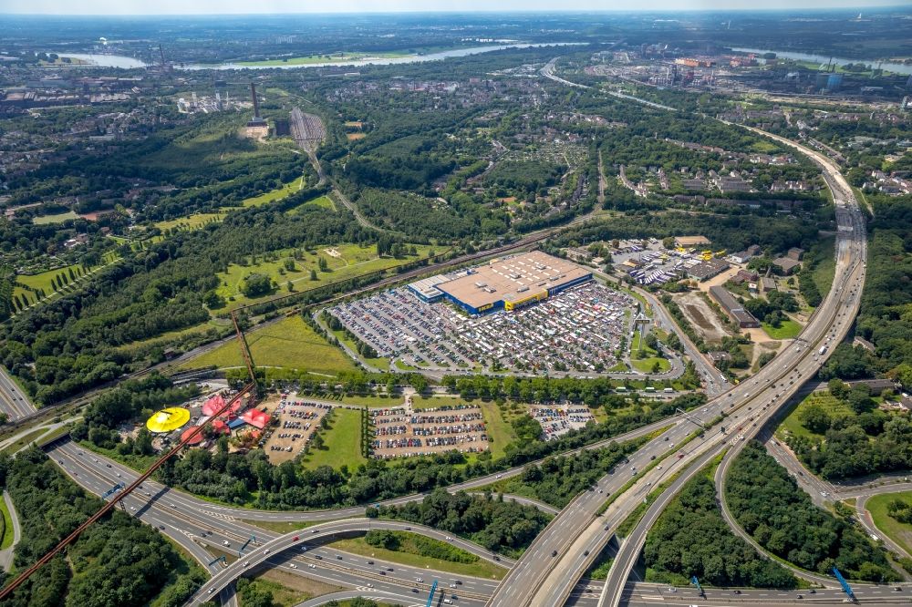Aerial photograph Duisburg - Building of the store - furniture market IKEA Moebel & Einrichtungshaus Duisburg on Beecker Strasse in the district Meiderich-Beeck in Duisburg in the state North Rhine-Westphalia, Germany