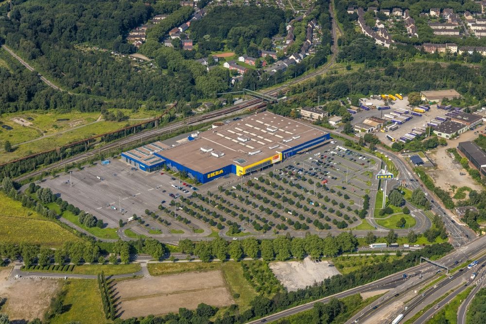 Duisburg from the bird's eye view: Building of the store - furniture market IKEA Moebel & Einrichtungshaus Duisburg on Beecker Strasse in the district Meiderich-Beeck in Duisburg at Ruhrgebiet in the state North Rhine-Westphalia, Germany