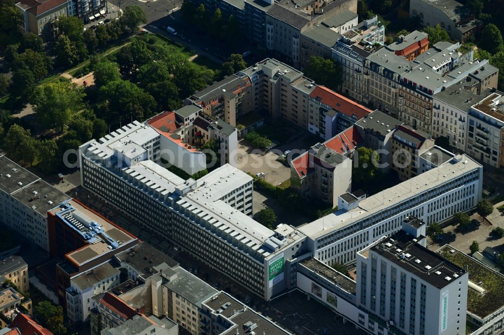 Aerial image Berlin - Building of the store - furniture market Moebel Huebner Einrichtungshaus GmbH on Genthiner Strasse in the district Tiergarten in Berlin, Germany