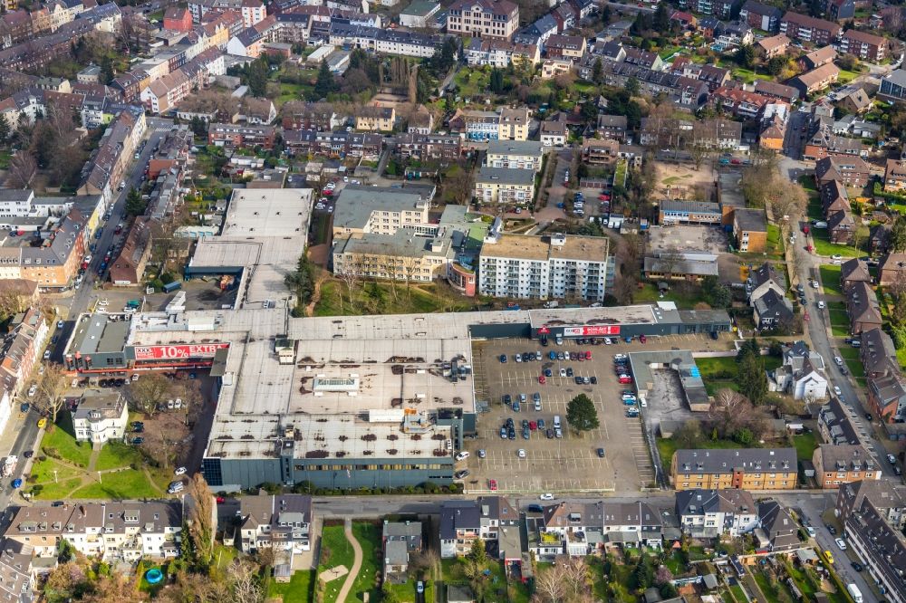 Oberhausen from the bird's eye view: Building of the store - furniture market XXXLutz Rueck Posthausen on Strassburger Strasse in the district Schlad in Oberhausen in the state North Rhine-Westphalia, Germany