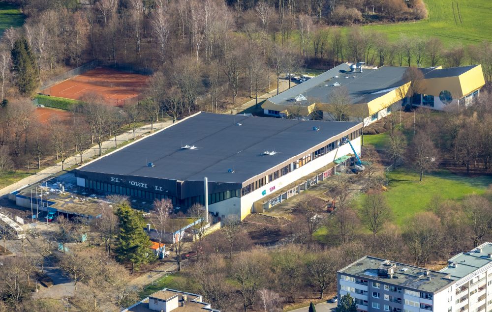Aerial photograph Unna - Roof on the building of the sports hall Eissporthalle Unna on Ligusterweg in Unna in the state North Rhine-Westphalia, Germany