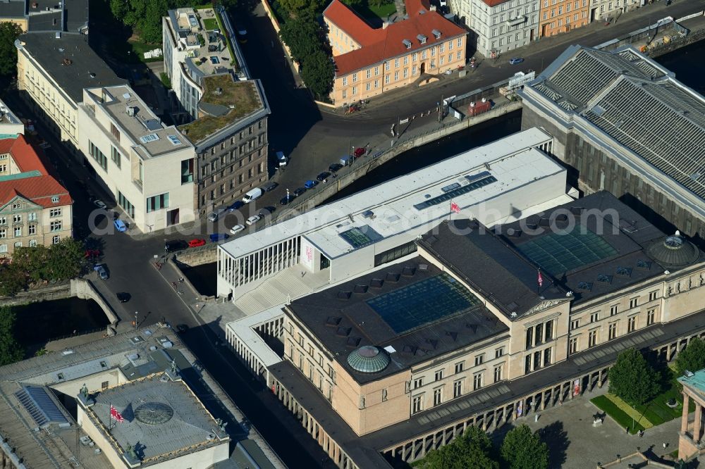Berlin from above - Museum- Building James-Simon-Galerie on Eiserne Bruecke of Museumsinsel in the district Mitte in Berlin, Germany