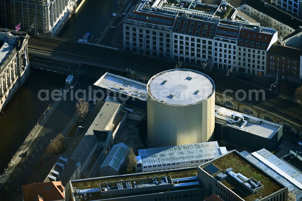 Berlin from above - New extension to the museum building ensemble PERGAMON MUSEUM. THE PANORAMIC TEMPORARY EXHIBITION BUILDING ON THE COPPER GRAVE of the Prussian Cultural Heritage Foundation in the Mitte district in Berlin, Germany