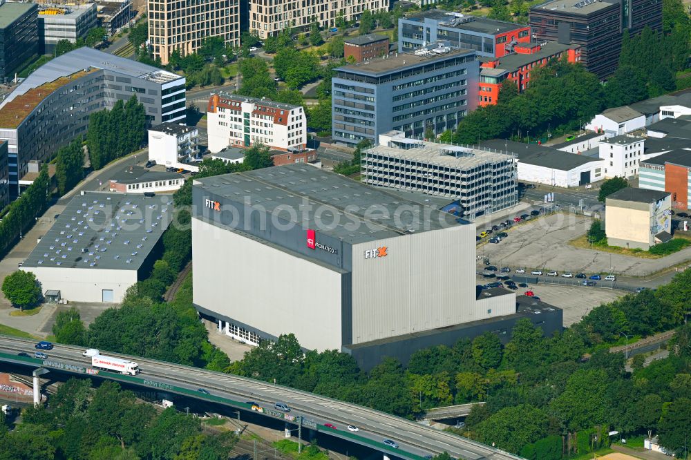 Bremen from above - Roof on the building of the sports hall of FitX Deutschland GmbH on Rosenkranz on street Loewenhof in the district Ueberseestadt in Bremen, Germany