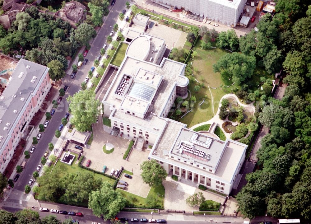 Aerial image Berlin - Embassy buildings and grounds of the Diplomatic Mission Botschaft von Japan on Hiroshimastrasse in the district Tiergarten in Berlin, Germany