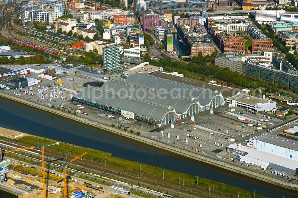 Hamburg from the bird's eye view: Building of the wholesale center fuer Blumen , Obst and Gemuese in the district Hammerbrook in Hamburg, Germany