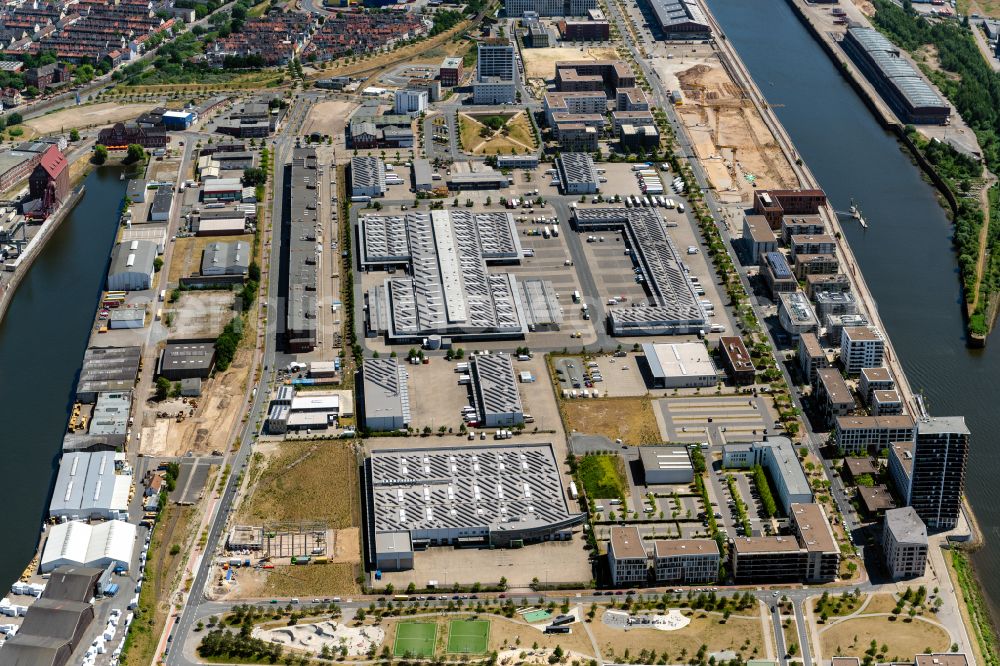 Aerial image Bremen - Building of the wholesale center on Hafenbecken of Weser in the district Ueberseestadt in Bremen, Germany