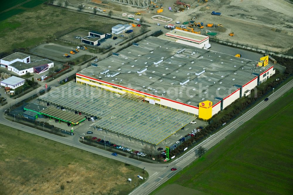 Teutschenthal from the bird's eye view: Building of the wholesale center Selgros in Teutschenthal in the state Saxony-Anhalt, Germany
