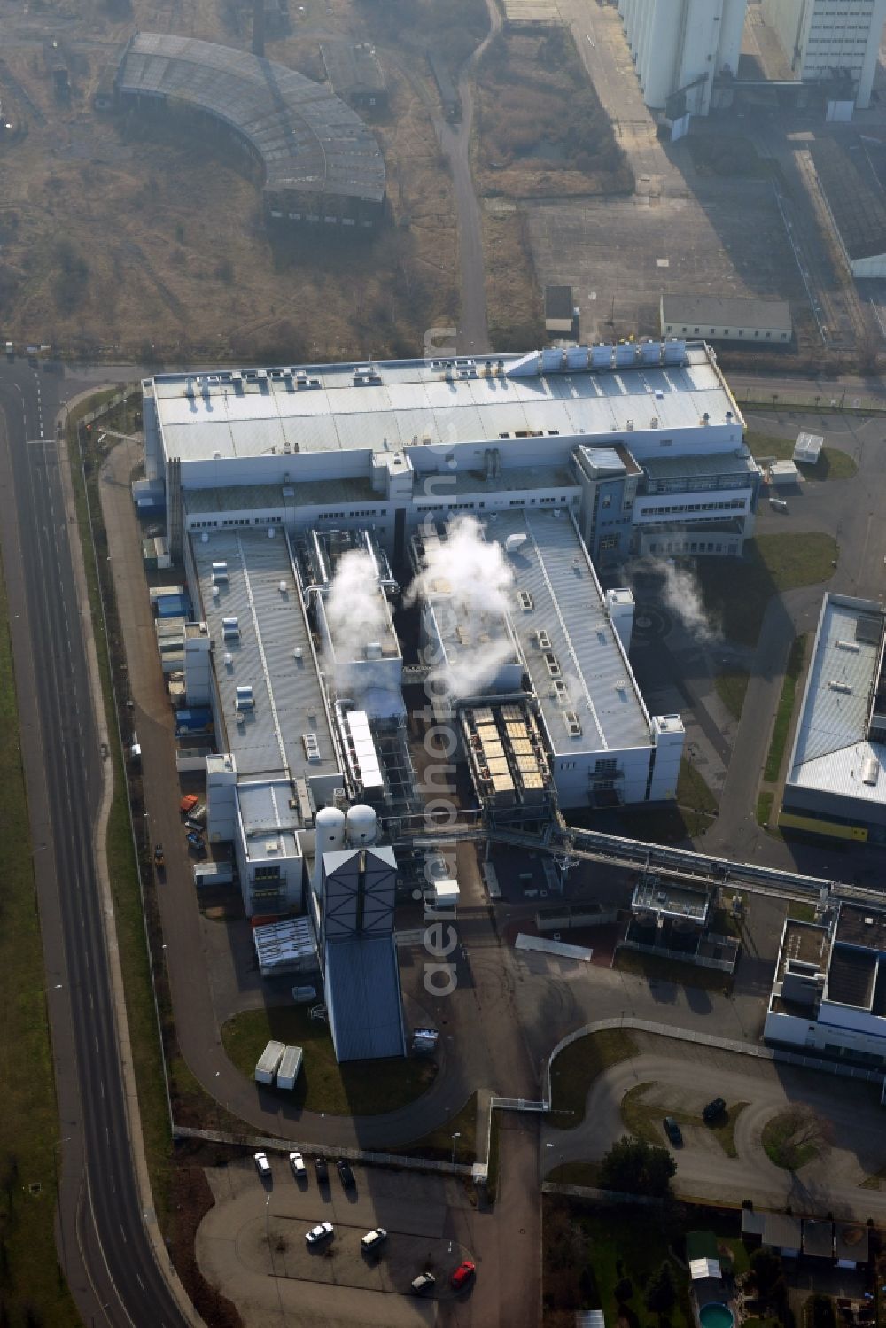 Aerial photograph Bitterfeld - In the buildings of Heraeus quartz GmbH & Co. KG in Bitterfeld-Wolfen in the state of Saxony-Anhalt high purity synthetic quartz glass cylinders are made??. These are the basis for the production of high-performance fibers