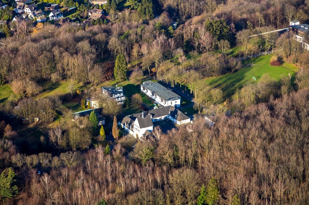 Aerial photograph Kettwig - Building the hostel Jugendbildungsstaette St. Altfrid on Charlottenhofstrasse in Kettwig in the state North Rhine-Westphalia, Germany